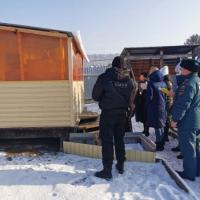 С начала года на территории Иркутской области зарегистрировано 132 пожара, на которых погибли 10 человек, из них один ребенок, травмированы - 7, спасены – 69.  В минувшие сутки, 7 января в регионе произошло 18 пожаров (частный жилой дом – 3, многоквартирн
